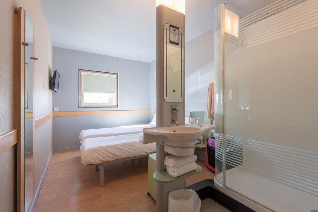 Ibis Budget Amberieu En Bugey/Chateau Gaillard A42 エクステリア 写真